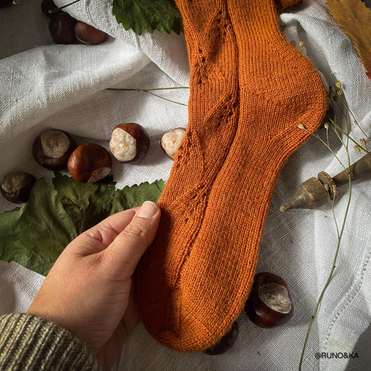 TIPAR DE TRICOTAT ȘOSETE "Frunze Căzătoare" (RO)